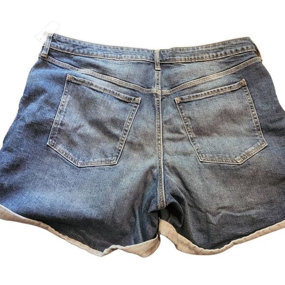 NWT Old Navy Shorts Women's 22 Blue Curvy O.G. Straight Cuffed 3" Denim - Picture 2 of 4